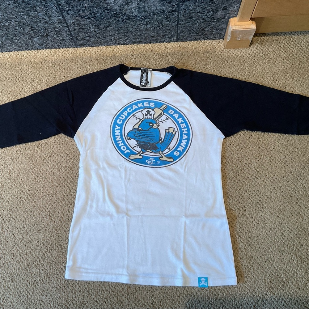 Johnny Cupcakes Women’s 3/4 raglan sleeve Size L